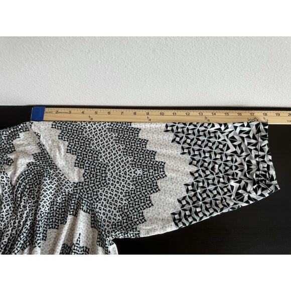 Rose & Olive Top Womens Size 2X Black White 3/4 Sleeve Geometric Artsy Stretch - Picture 10 of 12